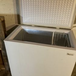 Magic Chef 6.9 Cubic Feet Drop Freezer
