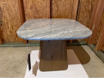 Modern Marble Accent Table – Brand New! ✨