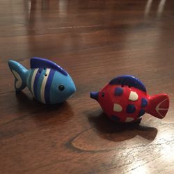 Cute Beachy Cheerful Fishy Salt And Pepper Shakers Perfect For Beach House Or Home 