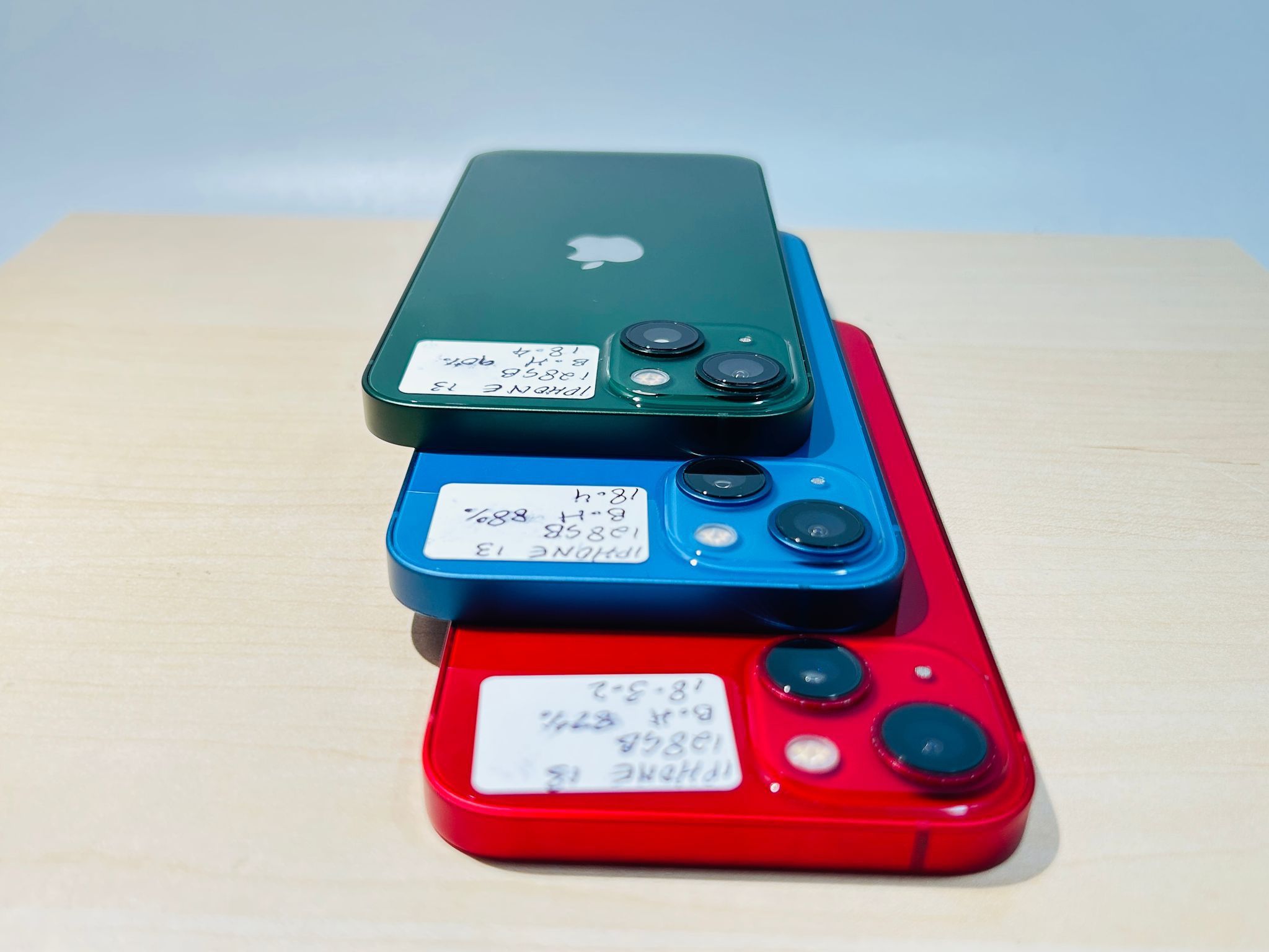 Apple iPhone 13 128GB UNLOCKED Fully Functional $350 each