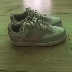 Women Nikes