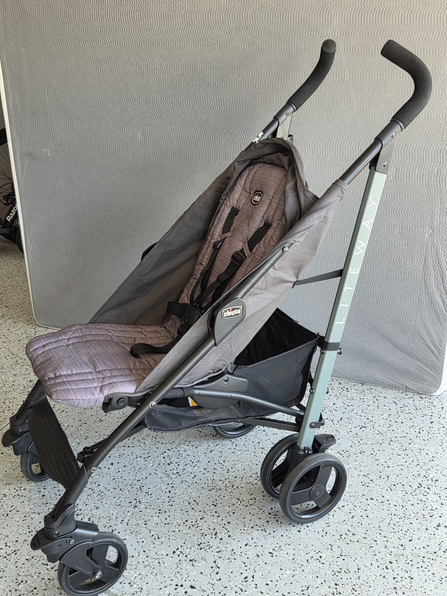 Chicco Lightweight Umbrella Stroller