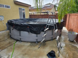 Above ground pool