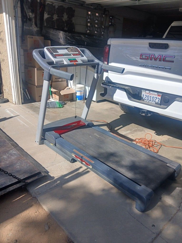 PRO-FORM TREADMILL 🏃