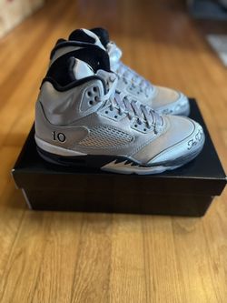Jordan 5 Wings Size 8.5Women