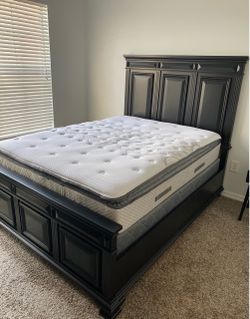 Queen bed and matching nightstands