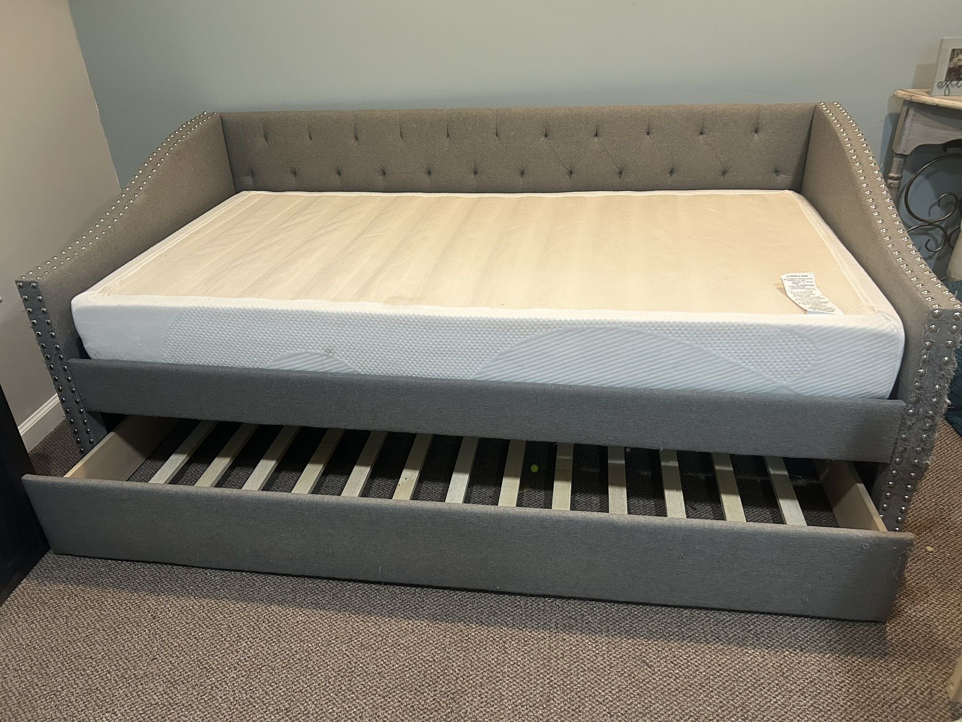 Twin Size Day bed And Oval Coffee Table
