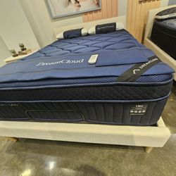 King DreamCloud Ultra 4.0 Hybrid mattress