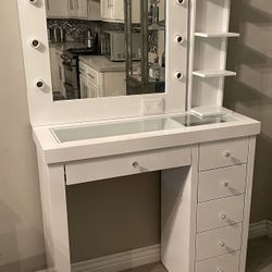 Vanity Set With Shelf 