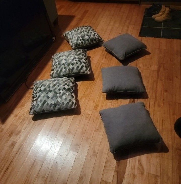 6 Excellent Condition Gray Throw Pillows. No Stains No Damage Just Don't Want Them.