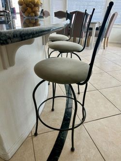 Bar/counter Chairs: Swivel chairs, sturdy, good condition