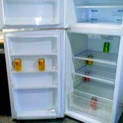 🟪 REFRIGERATOR FREEZER  🟪 LIKENEW 