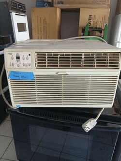 Air conditioning 220v 12000 and 10000 but used