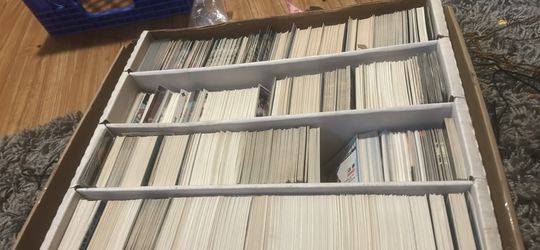 Lot of over 1000 baseball and basket ball cards from 90’s