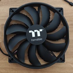 Thermaltake 200mm Fan For Desktop PC Gaming Computer Like Corsair Thermalright Lian Li Nvidia AMD