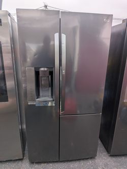 LG refrigerator/3 months of warranty and free local delivery