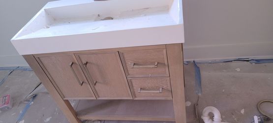 ROSWELL
Vera 35.4 in.W x 18.1 in.D x 33.9 in.H Single Sink Bath Vanity in Ash Grey with White Composite Sink Top