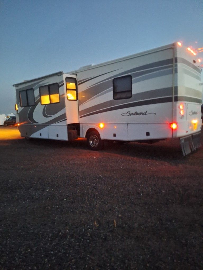 2005 Fleetwood Southwind