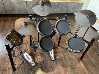 Alesis Nitro Mesh Kit Eight-Piece Electronic Drum Kit with Mesh Heads 