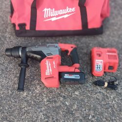 Milwaukee 2717 M18 SDS Max Roto Rotary Chipping Hammer Drill Almost New with 8.0bat & Rapid Charger Ba. For Pick Up Fremont Seattle. No Low Ball/Trade