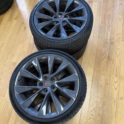  21” Staggered Telsa Wheels With Michelin Tires Condition 7/10 