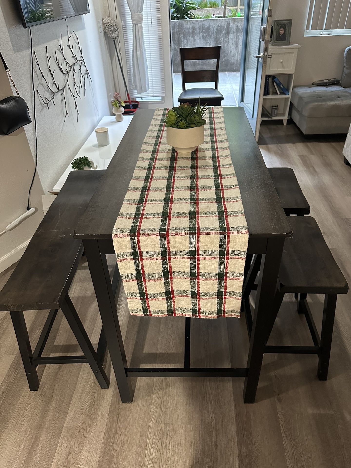 High Top 4piece Dinning Set Plus Free Chair