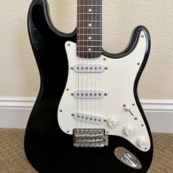 Fender Squier Stratocaster Affinity Electric Guitar with gig bag, Excellent!