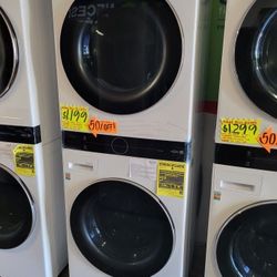 LG ThinQ WashTower Single Unit Front Load Washer 4.5 Cubic Feet Dryer 7.4 Cubic Feet 2Z
