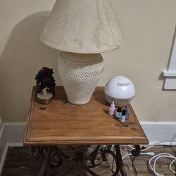 2 End Tables 2 Lamps