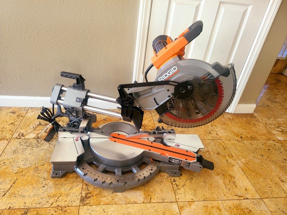 Ridgid 15amp Corded Sliding Compound Miter Saw Double Bevel Whit LED Cutline Indicator Light. Check Description Please.