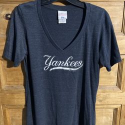 Women’s MLB Yankees T-shirt Large 