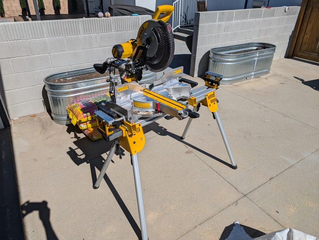 DeWalt DWS779 Sliding Compound Miter Saw With Stand