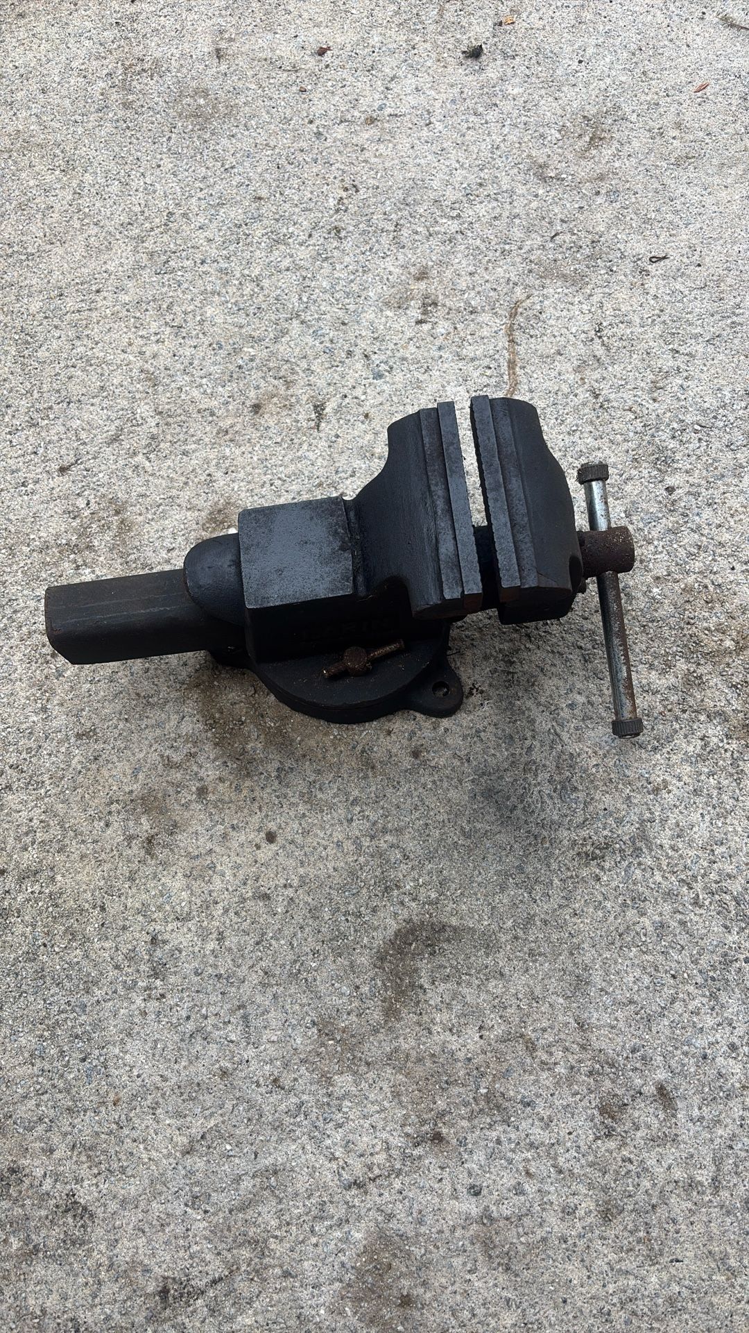 Heavy duty vise