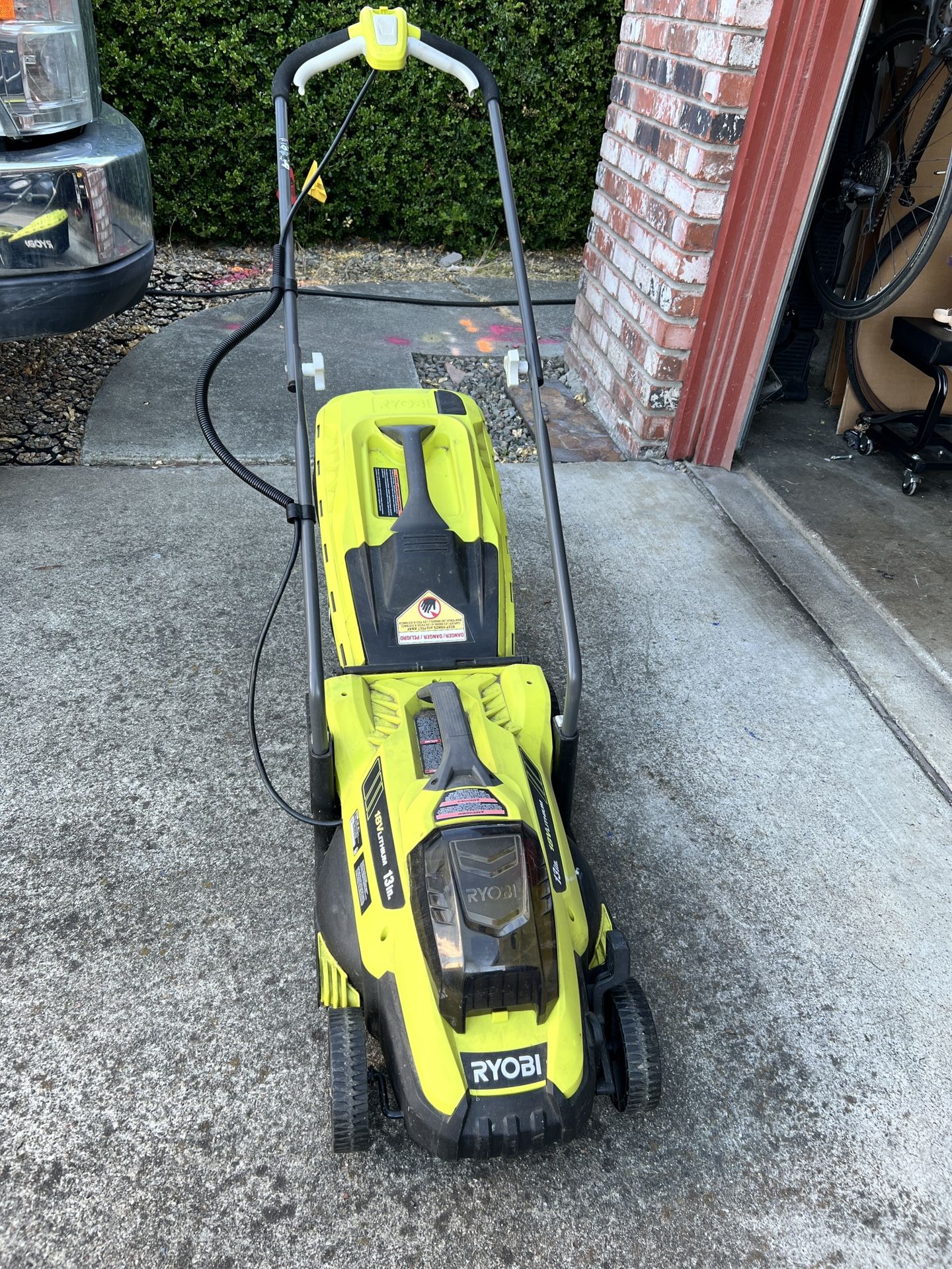 RYOBI 13 in. ONE+ 18-Volt Lithium-Ion Cordless Battery Walk Behind Push Lawn Mower (Tool only)