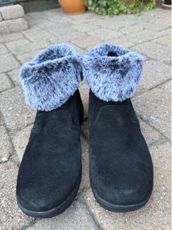Khombu Jessica Women’s All Season Memory Foam Boots - Size 10