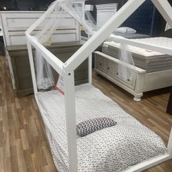 Flannibrook White Twin House Bed Frame