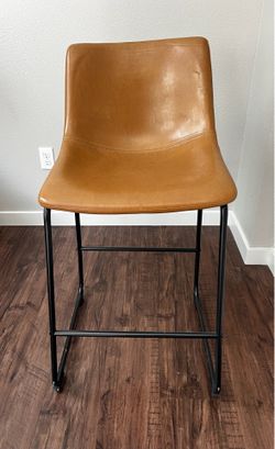 2 barstools
