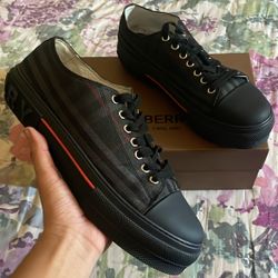 Burberry Black Shoes 