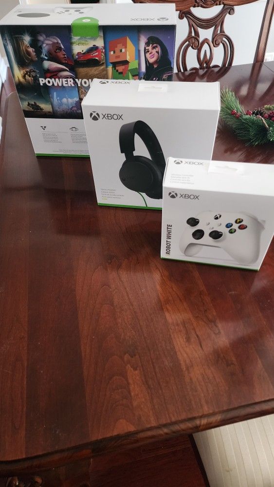 Xbox Series S, Xbox Wireless Controller, Xbox Stereo Headset