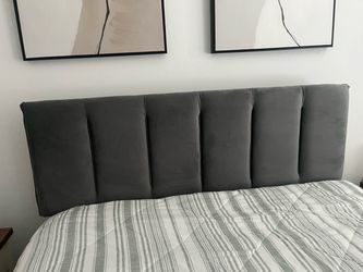 Head board W/ frame queen and mattress