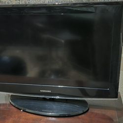 42 Inch Samsung TV With Wall mount 