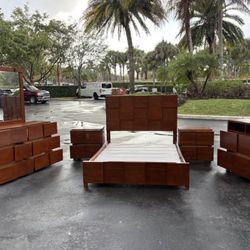 Beautiful Bedroom Set Queen Size Solid Wood Cherry Color In Excellent Condition by Vietnam Furniture