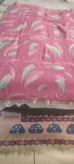 Pink Feather Print Fabric Blanket