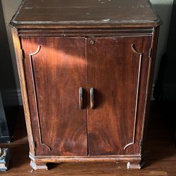 ANTIQUE MAHOGANY BAR CABINET