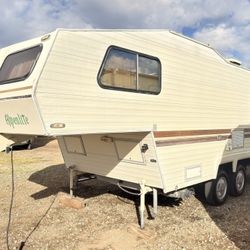 1984 Alpenlite 22ft 5th wheel Excellent condition