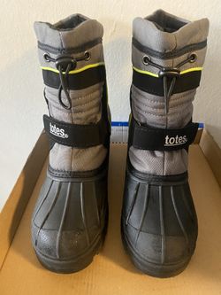 Boy’s boots Size 4M