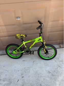 Razor Microforce BMX. 16” Wheels. Light-up TRAINING WHEELS if needed. Steel.