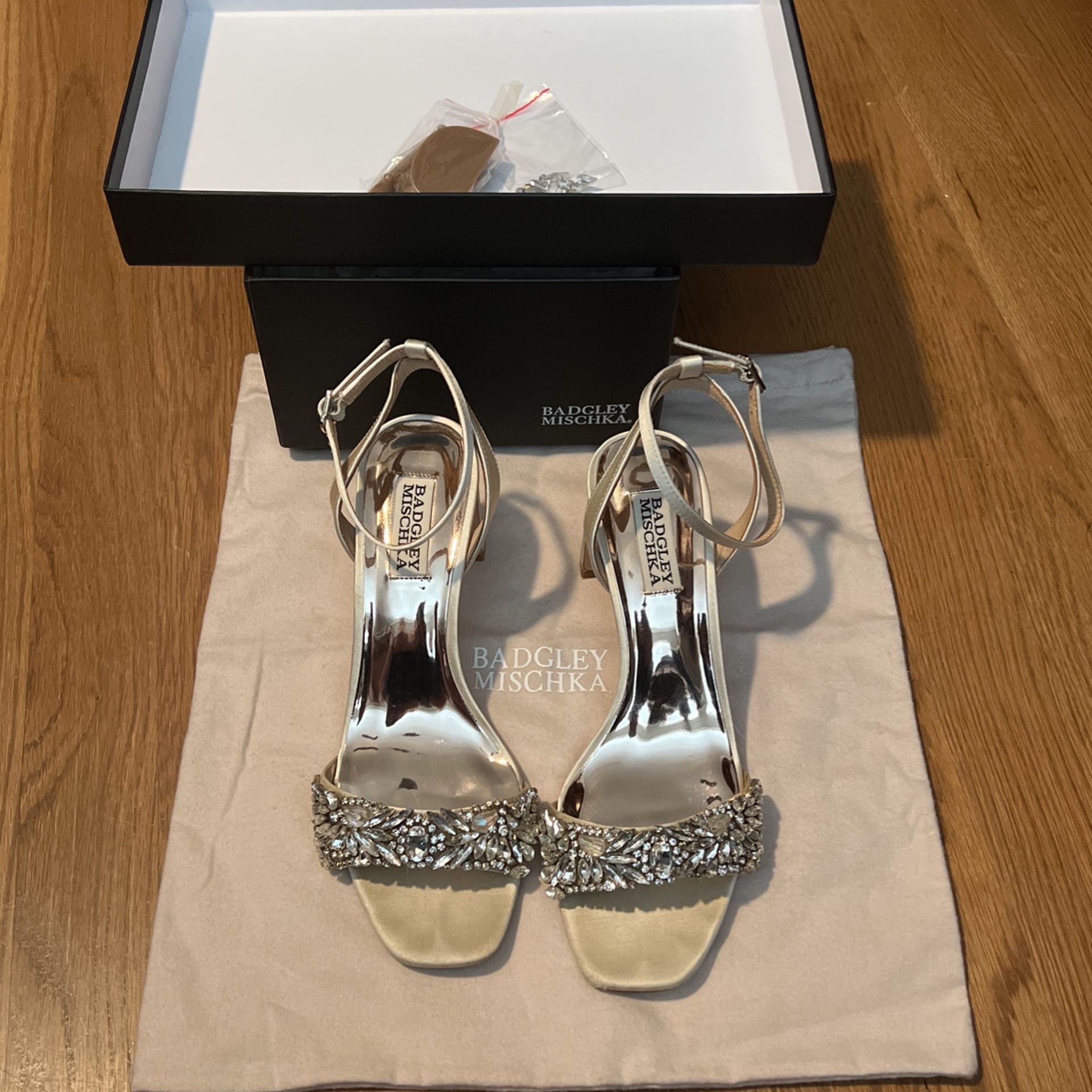 Badgley Mischka Marsha Bridal Sandal - Ivory Size 7