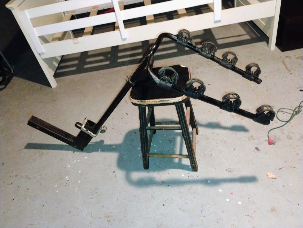 Thule
4-bike hanging RV bike rack black