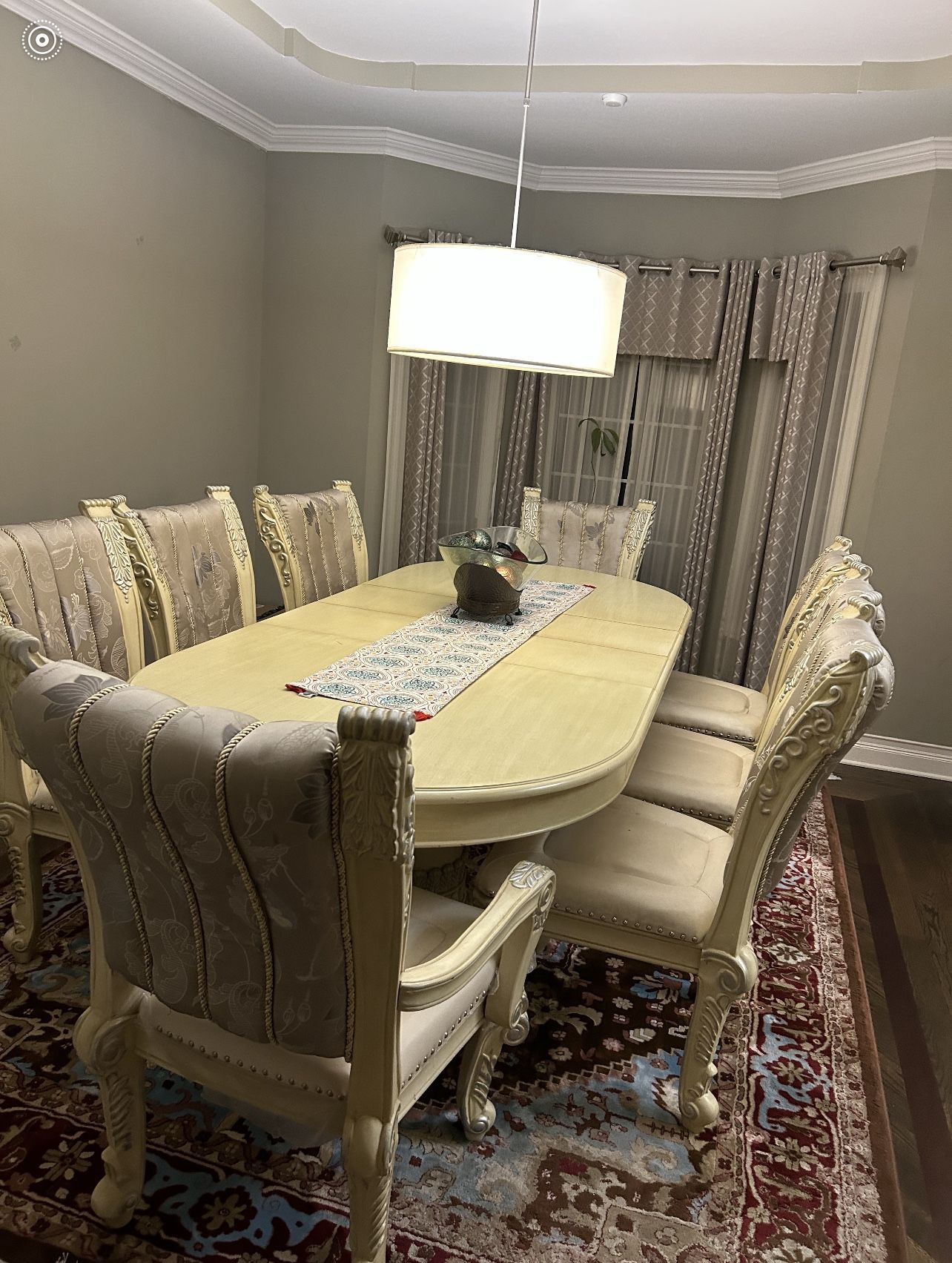 Selling Dining Table And 8 Chairs For $800